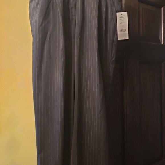 DKNY Gray Pinstripe Pantsuit with Tapered Legs - Picture 7 of 8